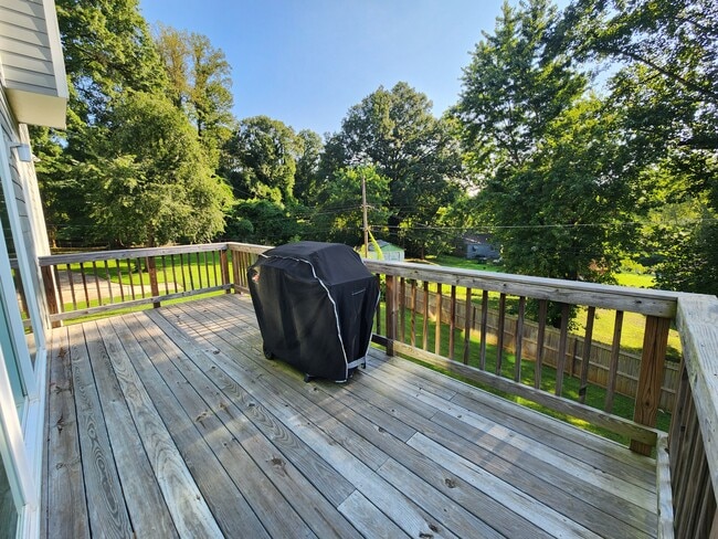 Patio, with Grill - 2039 Cartier Way
