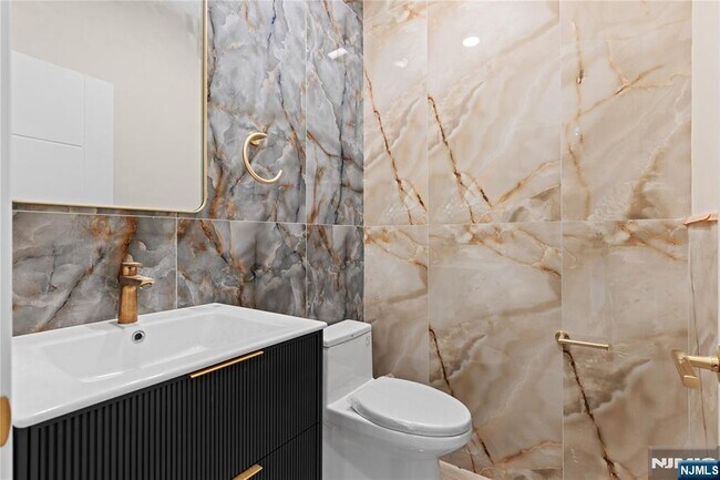 Building Photo - 45 Lincoln Ave