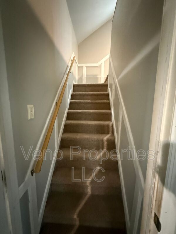 Building Photo - 5 Lansing Rd