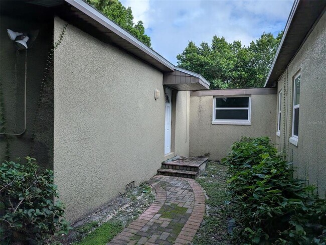Building Photo - 313 Granada Dr