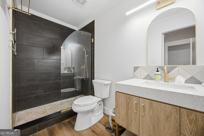 Building Photo - 23117 Plantation Dr NE