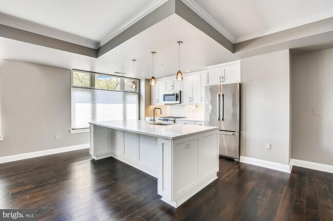 Building Photo - 4915 Hampden Ln