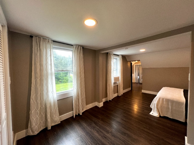 Building Photo - 252 Windsor St