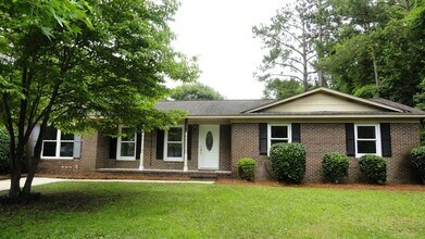 Building Photo - 4Br, 2.5 baths, large kitchen, large bedrooms, fence, storage and more! N. College Rd Area.