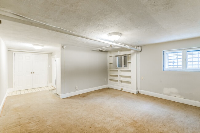 Building Photo - 1832 Biltmore St NW