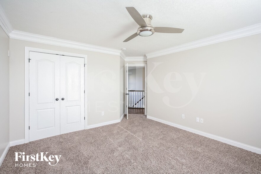 Building Photo - 2135 Woodfield Dr