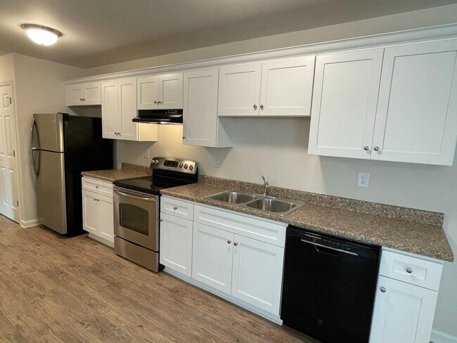 Building Photo - 1525 S Aspen St