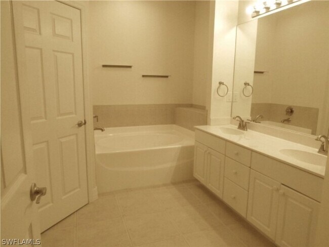 Building Photo - For Lease – Spacious 4-Bedroom Coach Home in Avalon Preserve