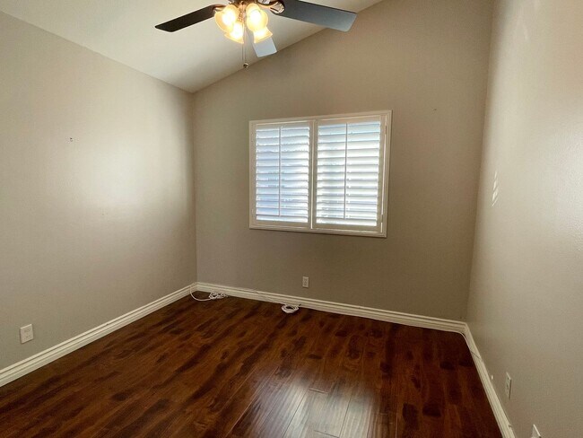 Building Photo - Charming 3 Bedroom 2.5 bath Home in gated community in Thousand Oaks!