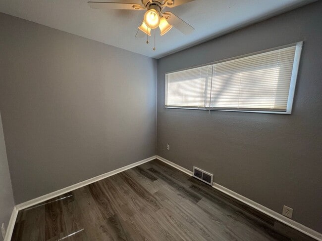 Building Photo - Cozy 3 Bedroom Home with Spacious Yard and...