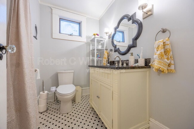 Building Photo - 139 Grove St