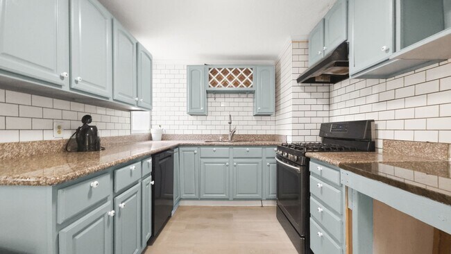 Building Photo - Rambler with Adult Family Home Certification – 3 Bed, 1 Bath + Additional Living Spaces
