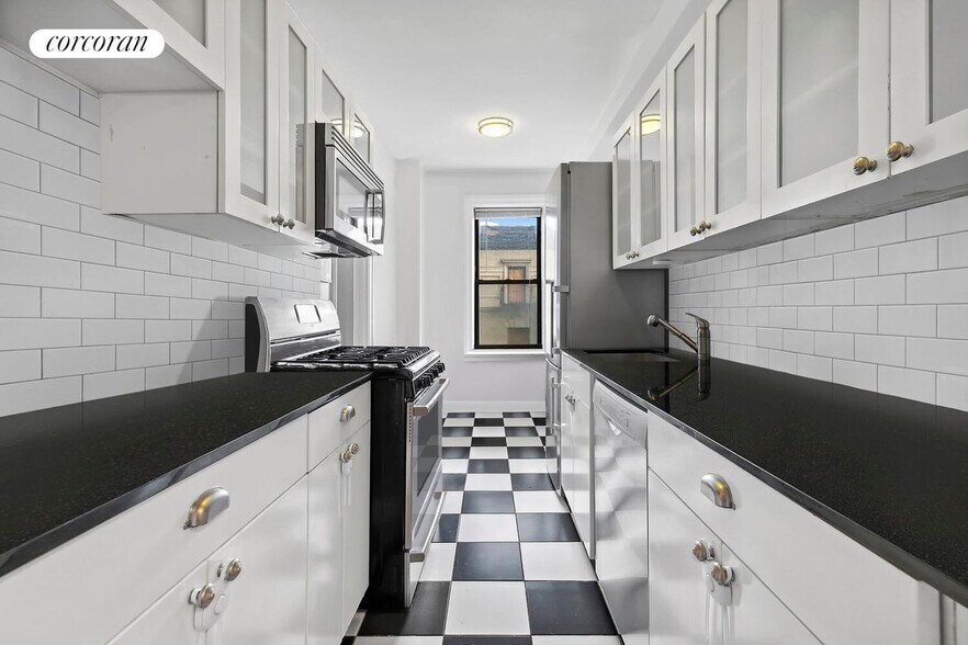 Building Photo - 467 Central Prk W