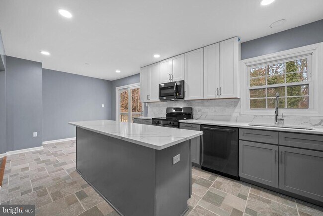 Building Photo - 4604 Kentwood Ln