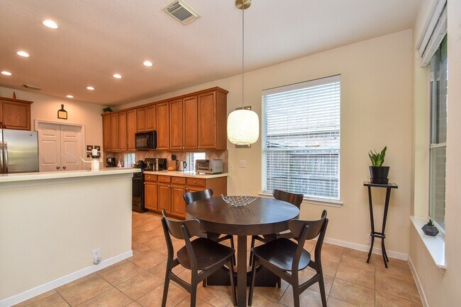 Building Photo - 1211 Deerbrook Dr