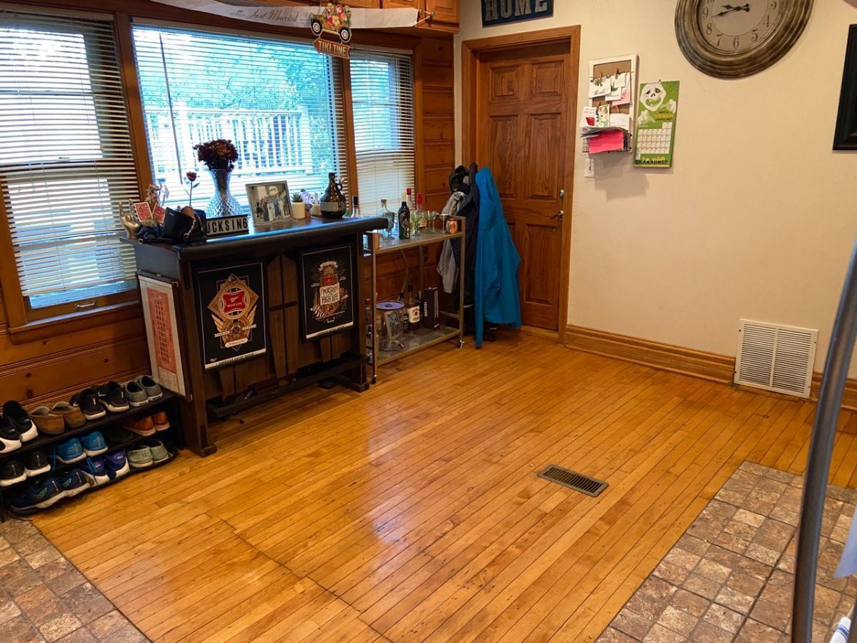 kitchen - 1560 E Irving Plz