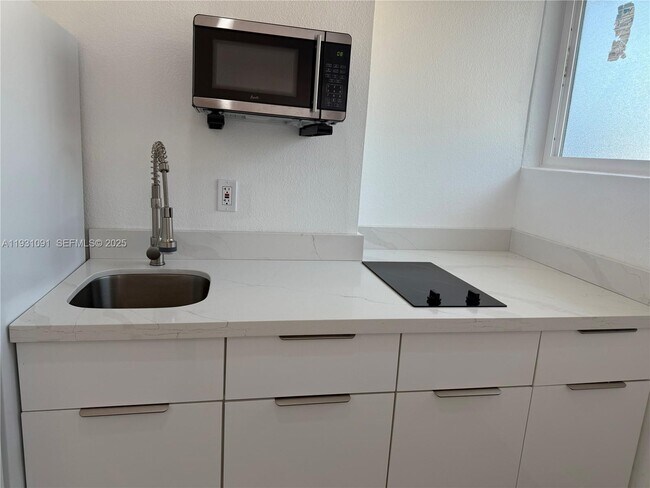 Building Photo - 2321 NW 85th Ave