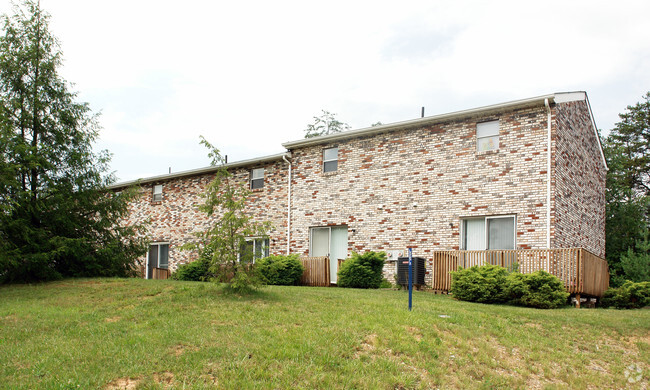 Building Photo - Kelly Manor (Patriot Lanes)