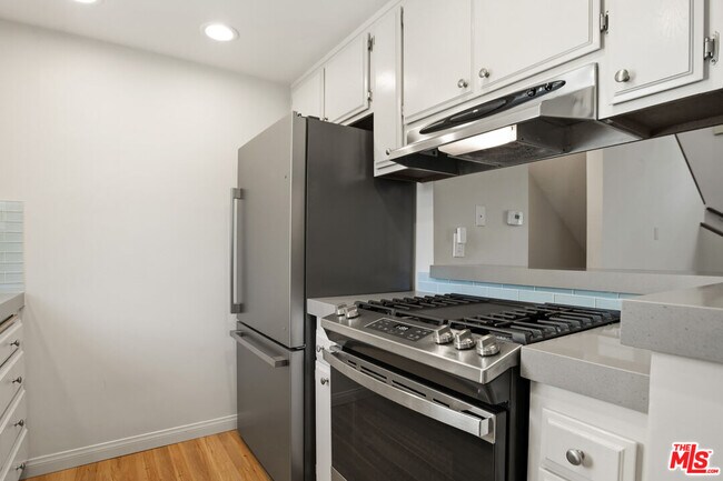 Building Photo - 249 Alpine St