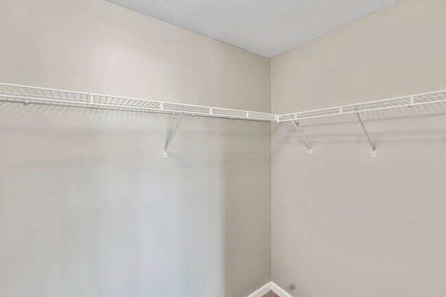 Building Photo - 4/2.5 Town Home w/ Loft and Office in Harr...