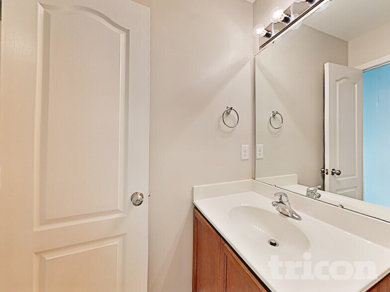 Building Photo - 576 Gentle Breeze Ln