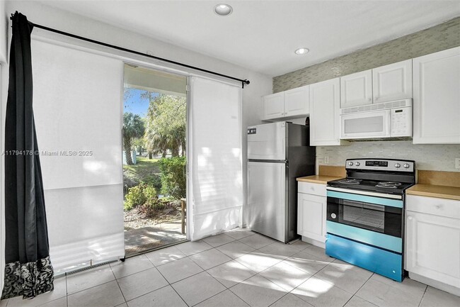 Building Photo - 757 NW 42nd Ave