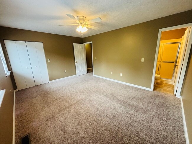 Building Photo - 931 Lora Ln
