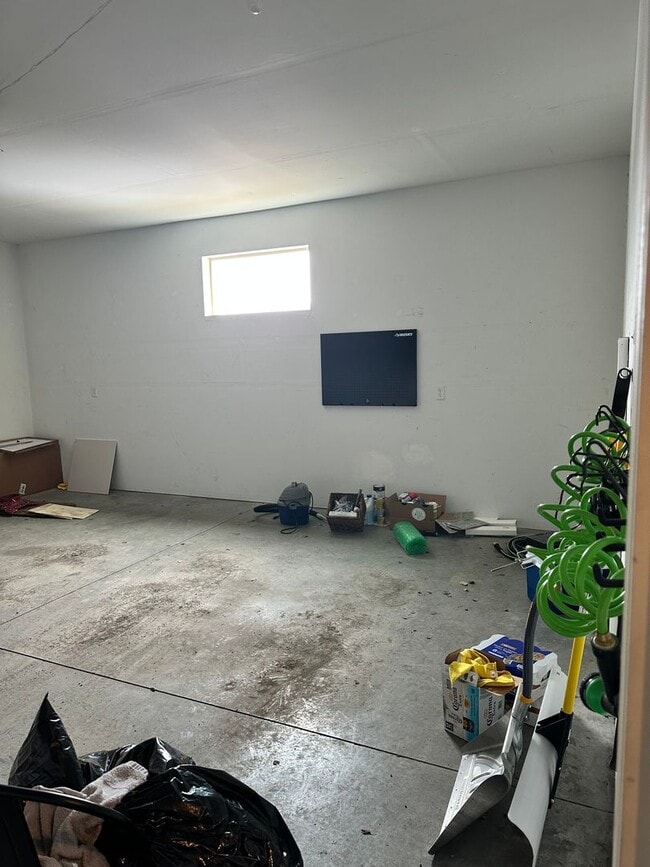 Building Photo - Large Beautiful Condo with Many Upgrades!!