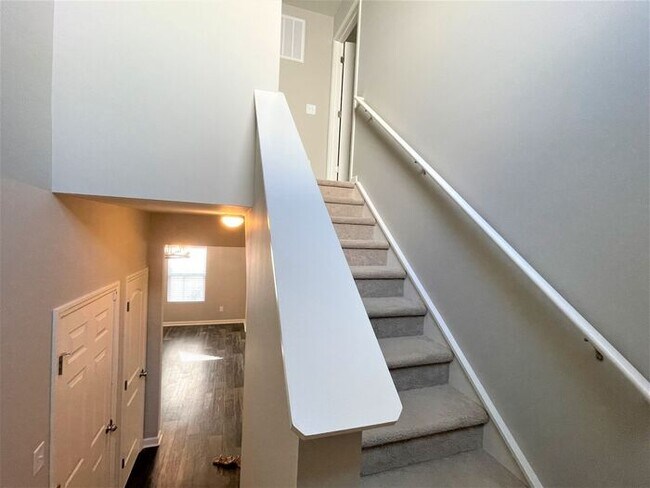 Building Photo - Newer Home in Reedy Fork, SS Appliance, Gr...