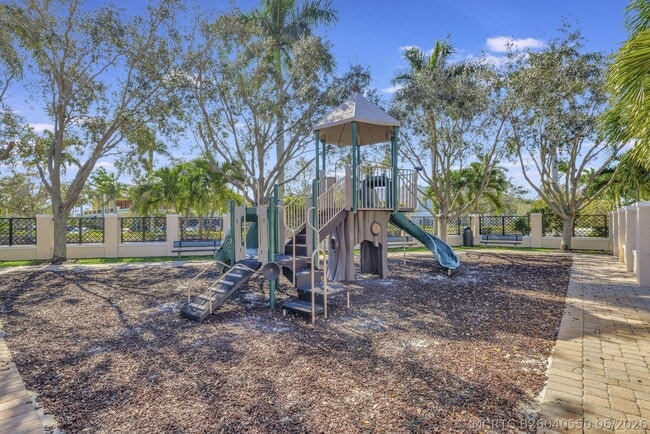 Building Photo - 838 NW 83rd Ln