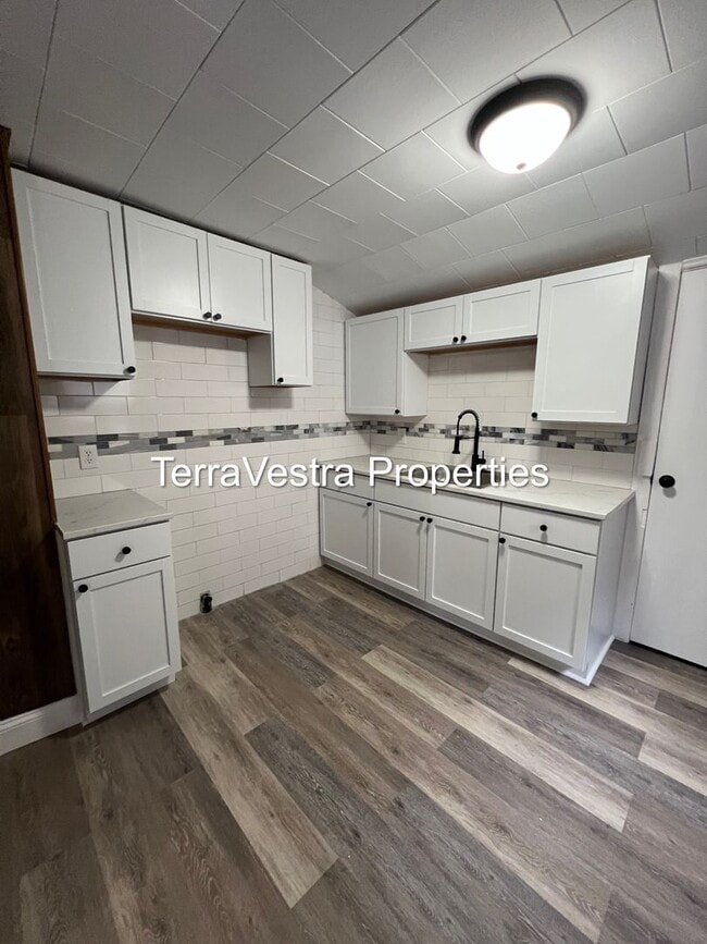 Building Photo - Great 3 Bed with a bonus room in Salem! Eligible for $500 Security Deposit.