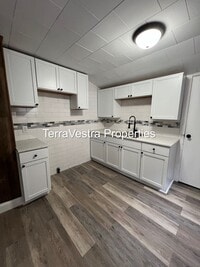 Building Photo - Great 3 Bed with a bonus room in Salem! Eligible for $500 Security Deposit.