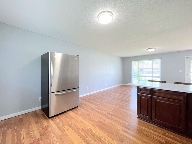 Building Photo - Charming 3-Bedroom Cottage in Prime Location