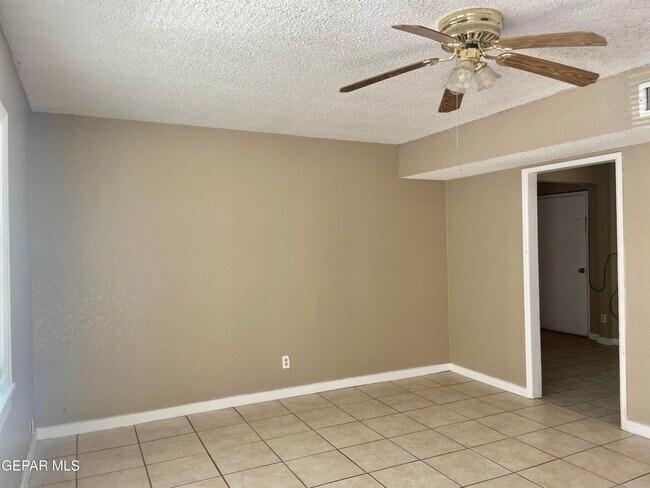 Building Photo - 601 Lomaland Dr