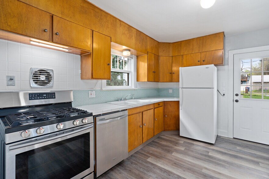 Building Photo - 1011 E Nora Ave