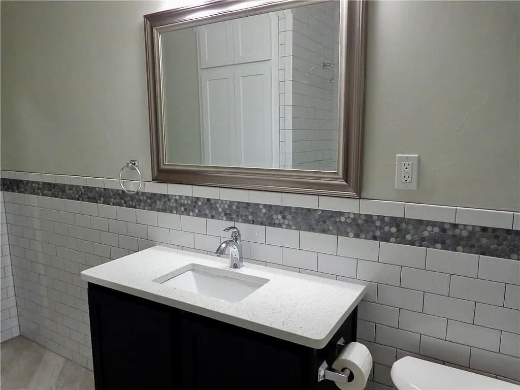 Building Photo - 727 Nottingham Dr
