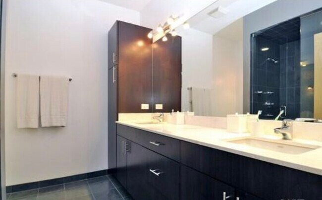 Building Photo - 675 N Peoria St