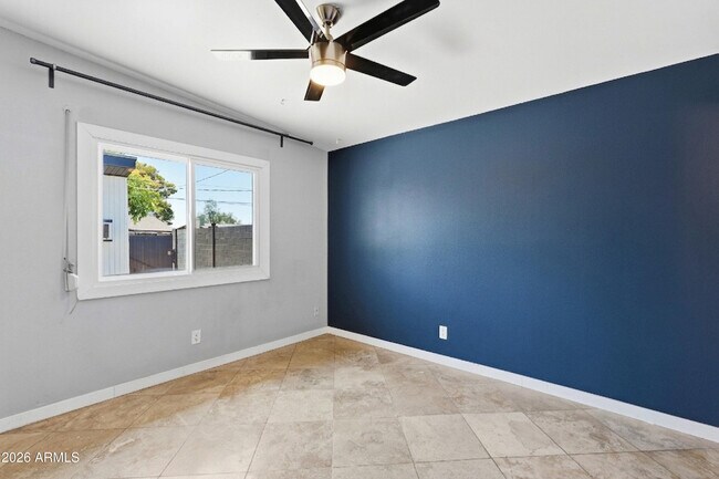 Building Photo - 1609 E Gaylon Dr