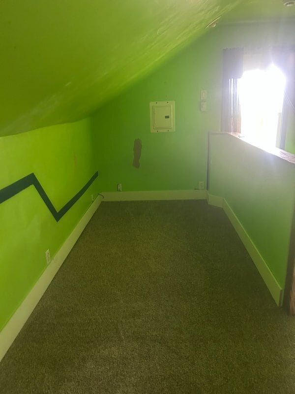 Building Photo - 412 Oak St