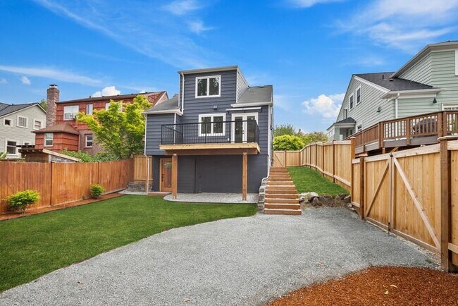 Building Photo - Gorgeous Remodeled West Seattle Craftsman w/ Air Conditioning