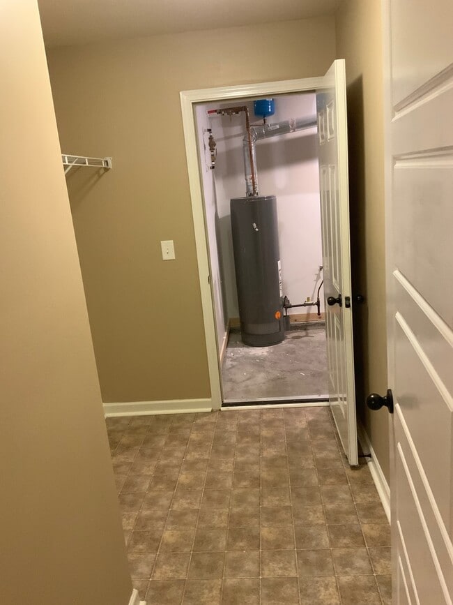 Building Photo - Price Reduction. Chelsea Park!!!  4 Bedroo...