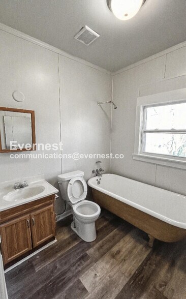 Building Photo - 3920 39th Ave N