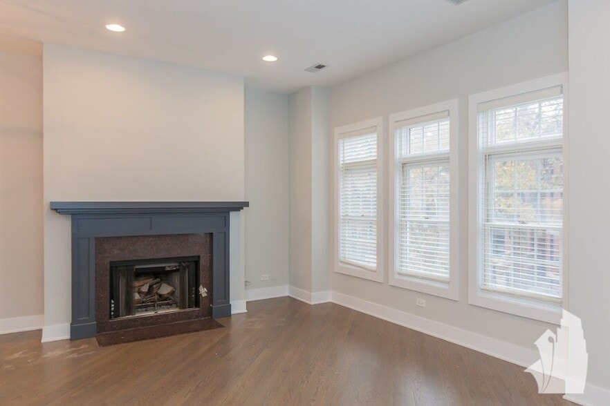 Building Photo - 2737 N Wayne Ave