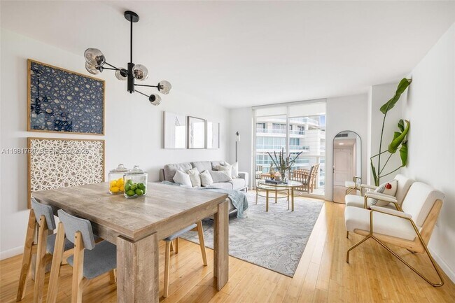 Building Photo - 2101 Brickell Ave