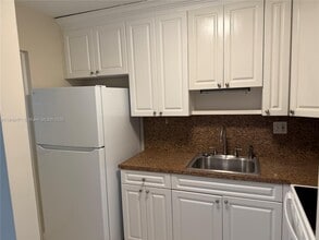 Building Photo - 2420 SE 17th St