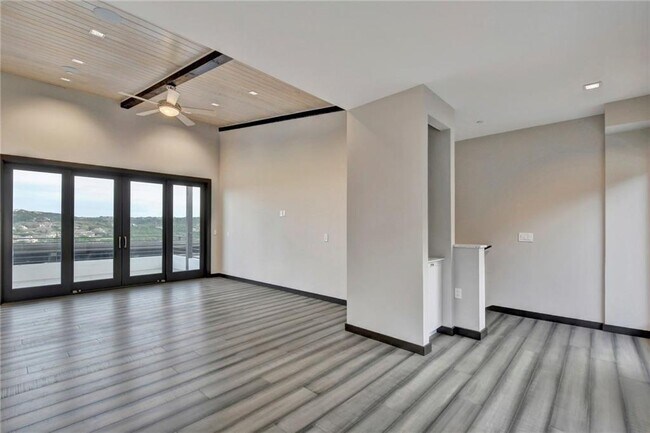 Building Photo - 600 Barrett Ln