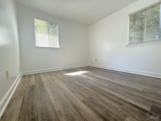 Building Photo - 4509 Versailles Dr