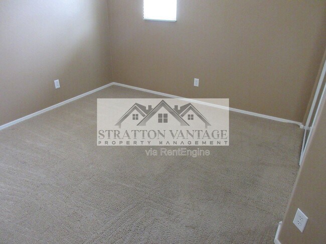 Building Photo - 2741 S Equestrian Dr