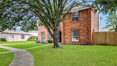 Building Photo - Housing Vouchers Accepted