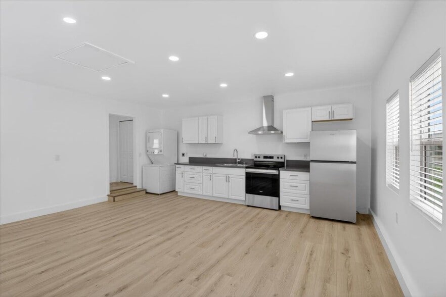 Building Photo - 2101 E 63rd St